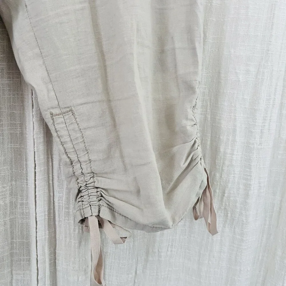 Bandolino Light Beige Cropped Cargo Capris - Picture 5 of 9